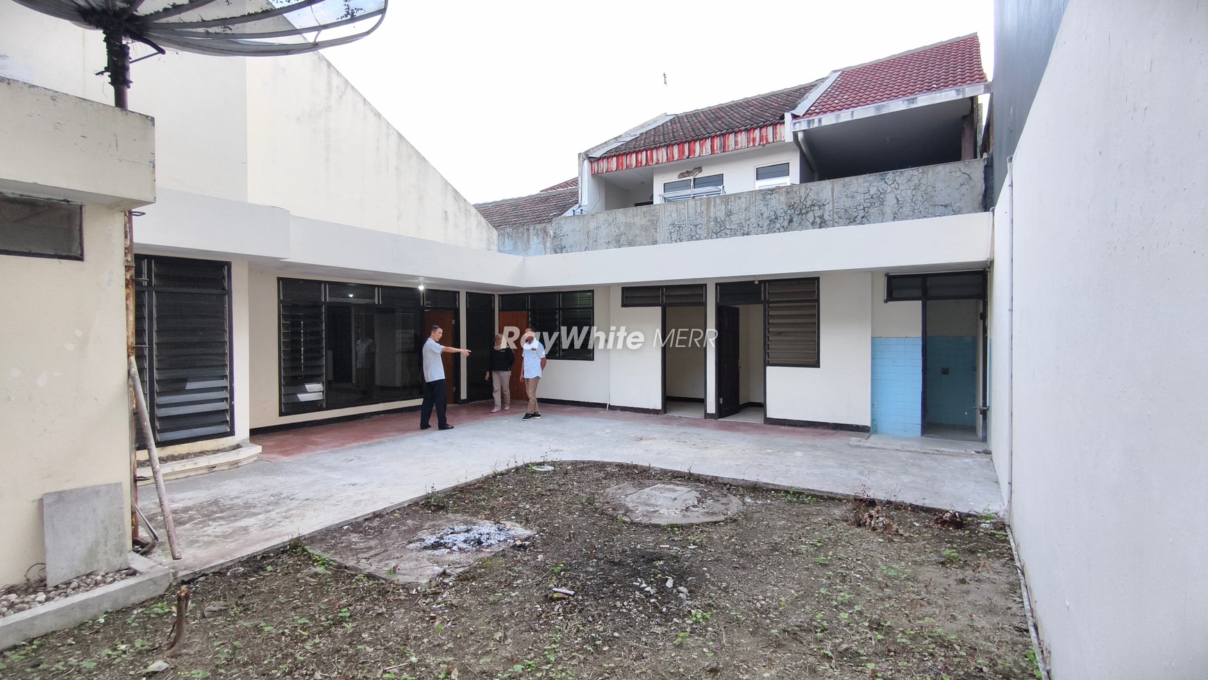 Dijual Rumah Jalan Lebar di Kertajaya Indah Timur - Siap Huni & SHM