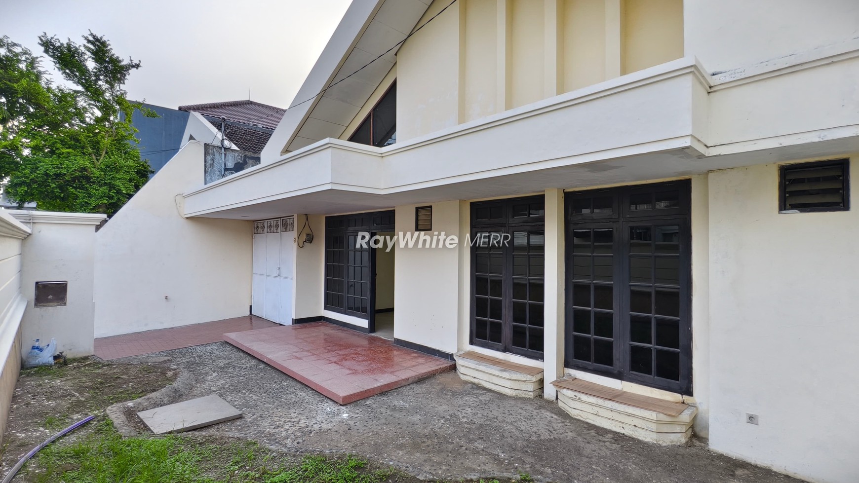 Dijual Rumah Jalan Lebar di Kertajaya Indah Timur - Siap Huni & SHM
