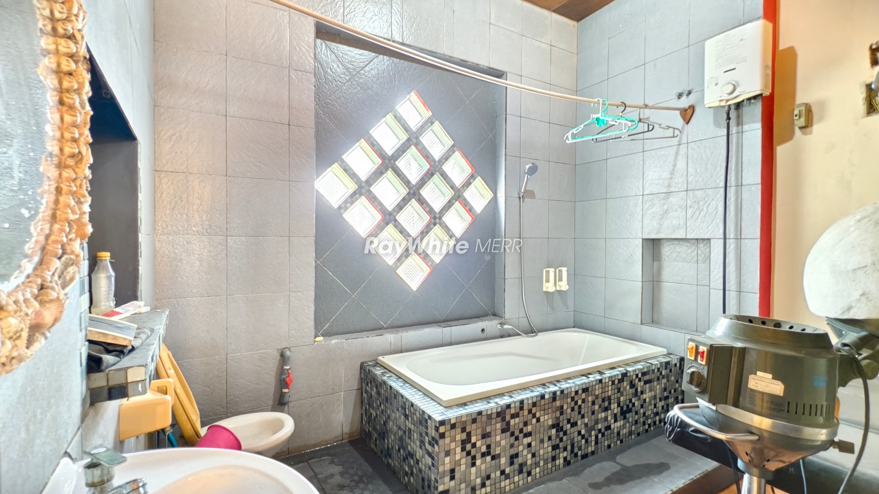 Dijual Rumah Cantik Hadap Timur di Kalikepiting - Jalan Lebar & Nyaman
