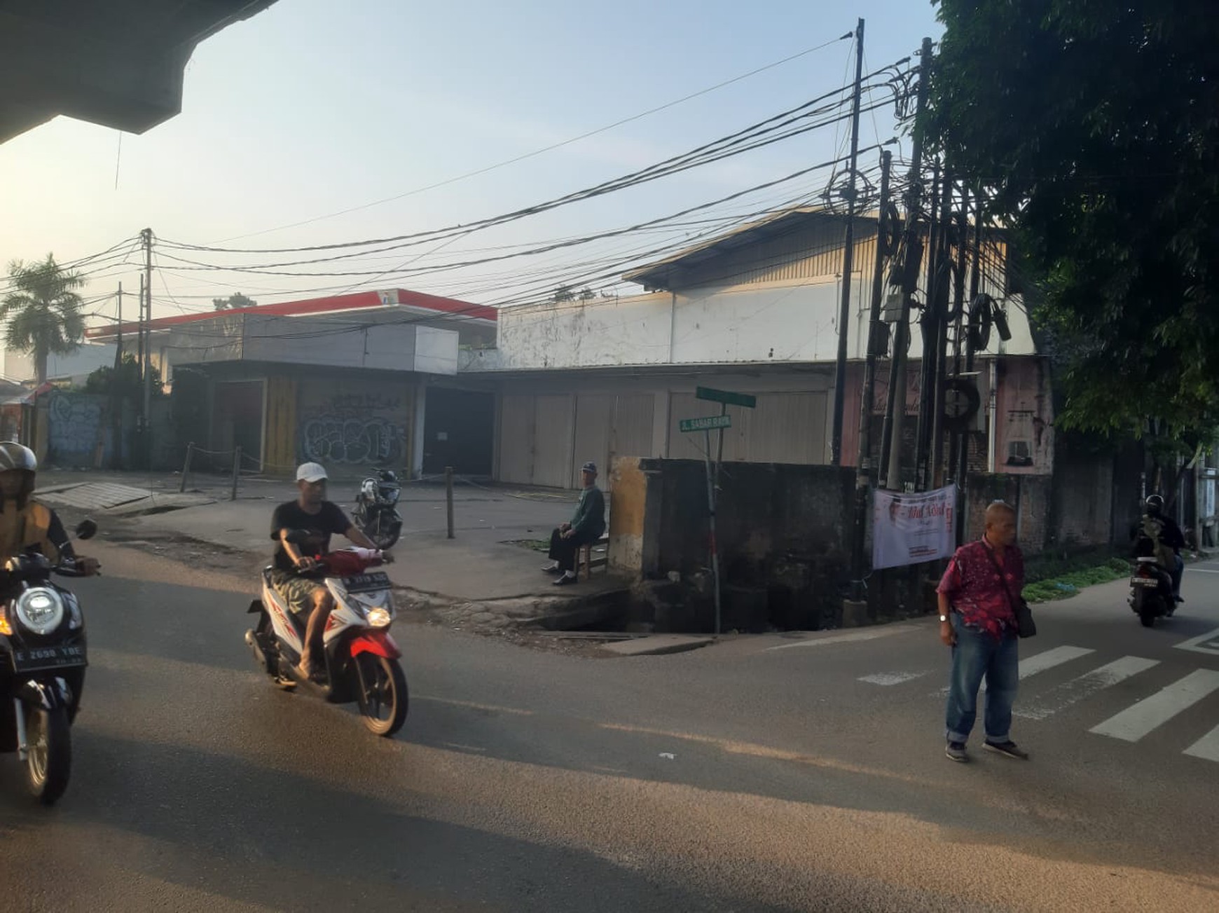 Ruko Siap Pakai Di Jl Ciledug Raya Petukangan Selatan Jakarta Selatan