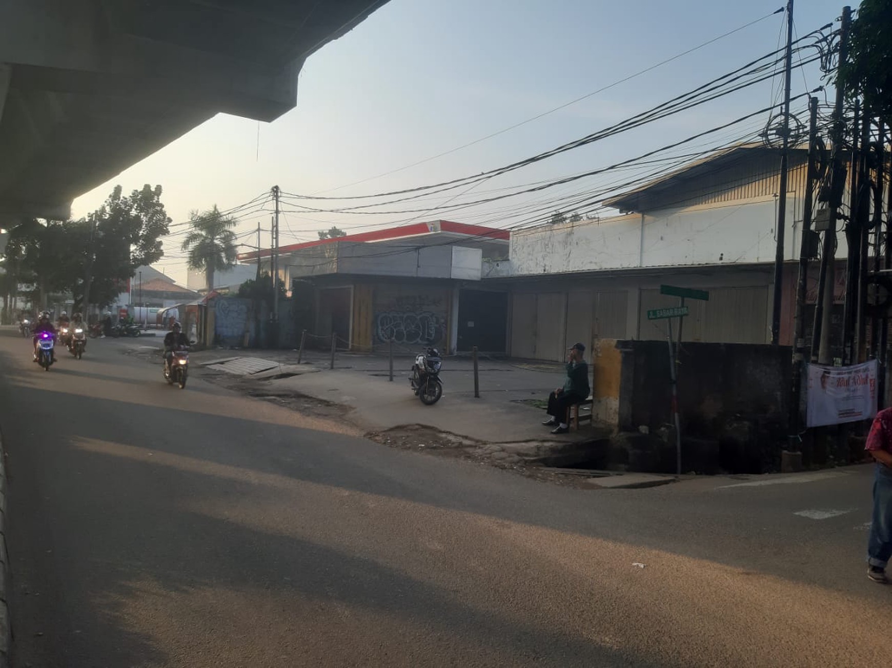 Ruko Siap Pakai Di Jl Ciledug Raya Petukangan Selatan Jakarta Selatan