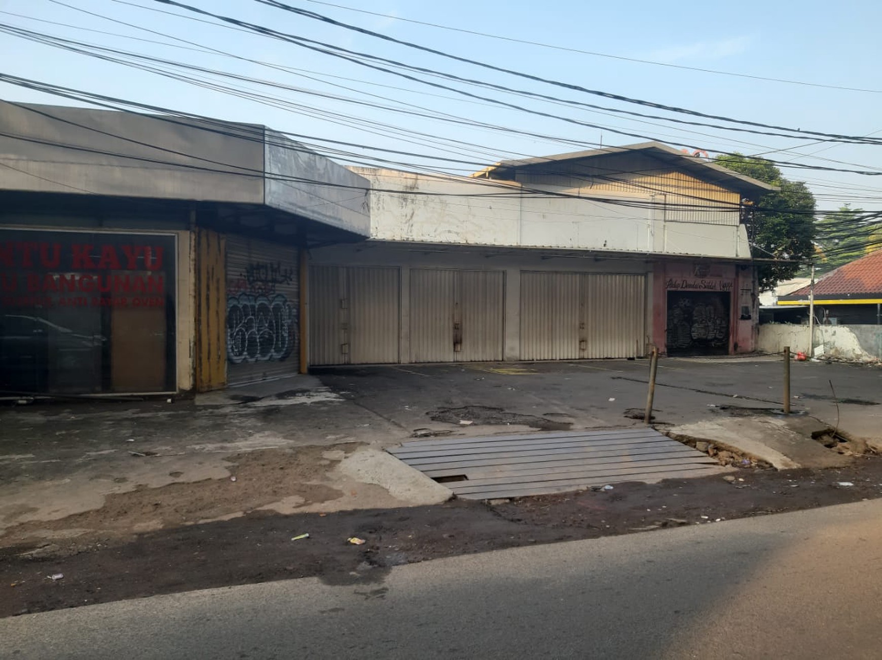 Ruko Siap Pakai Di Jl Ciledug Raya Petukangan Selatan Jakarta Selatan