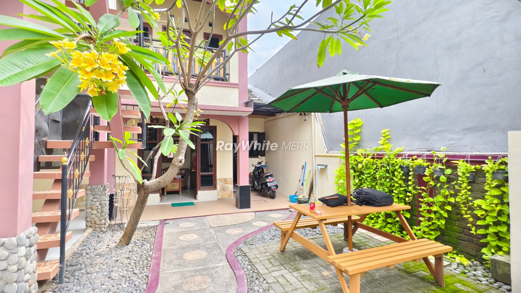 Rumah Nyaman Kalikepiting Surabaya Timur - Akses Mudah ke MERR