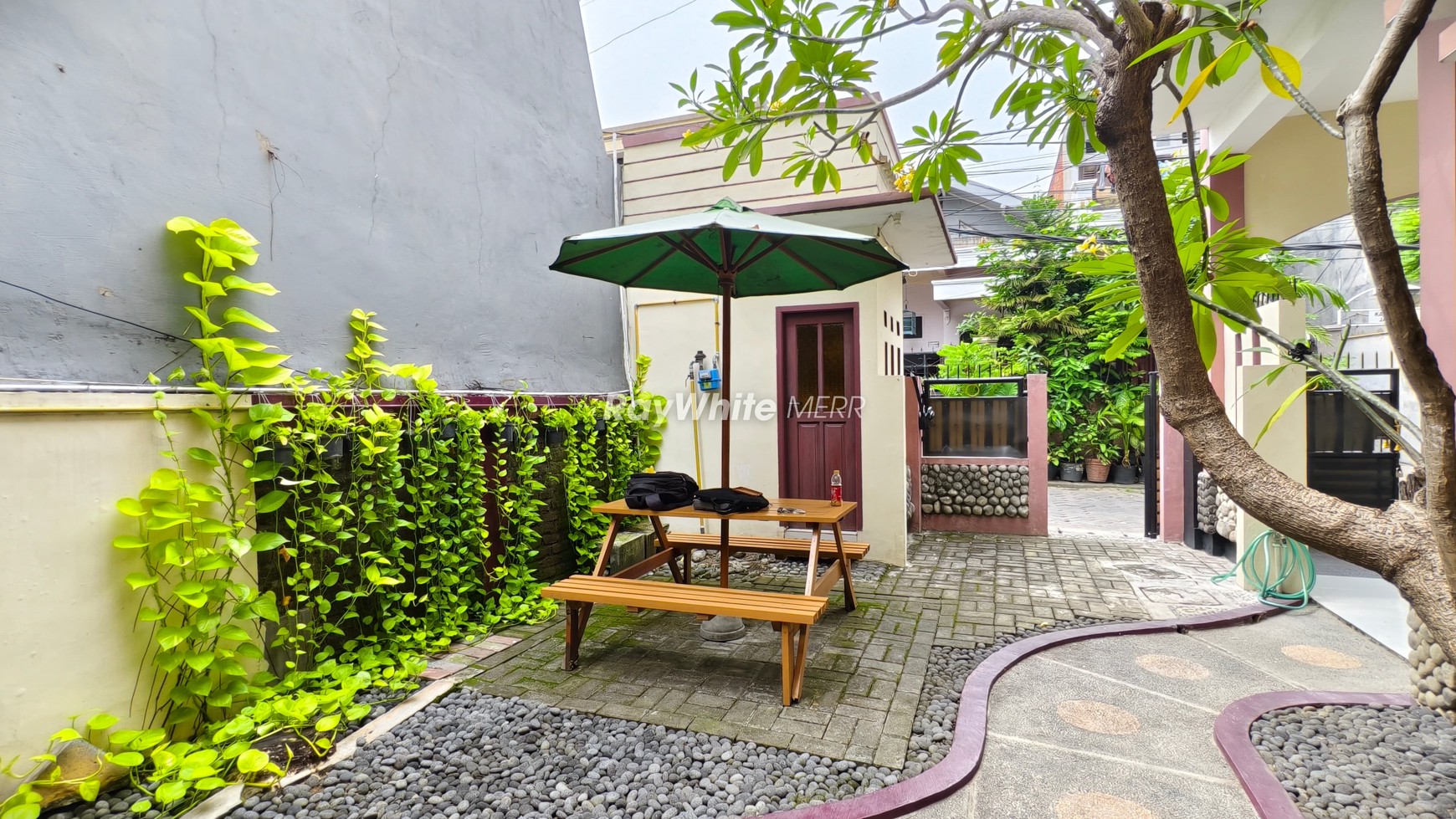 Rumah Nyaman Kalikepiting Surabaya Timur - Akses Mudah ke MERR