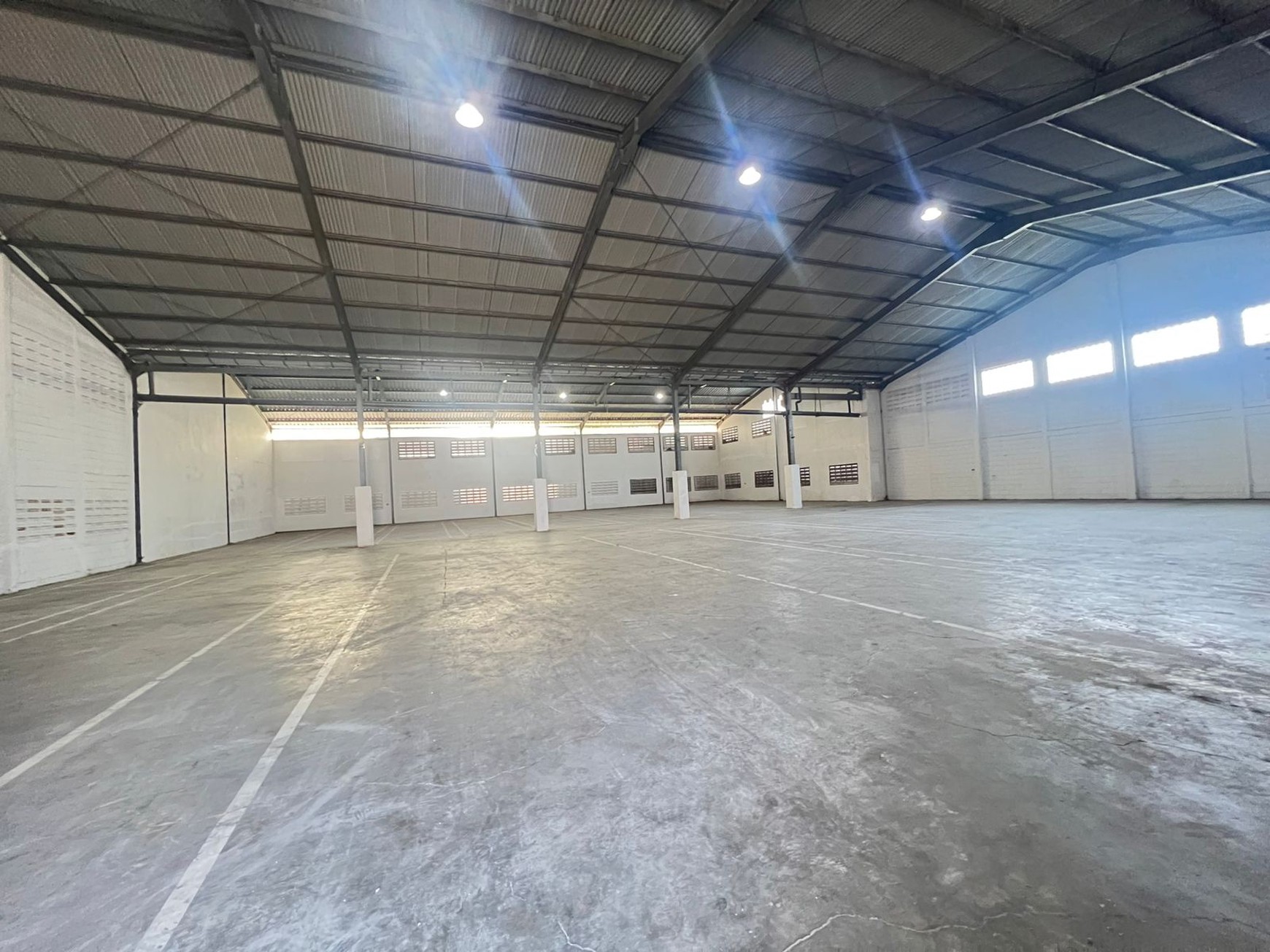 GUDANG  SEWA SIAP PAKAI RAYA TROSOBO TAMAN KRIAN SIDOARJO  