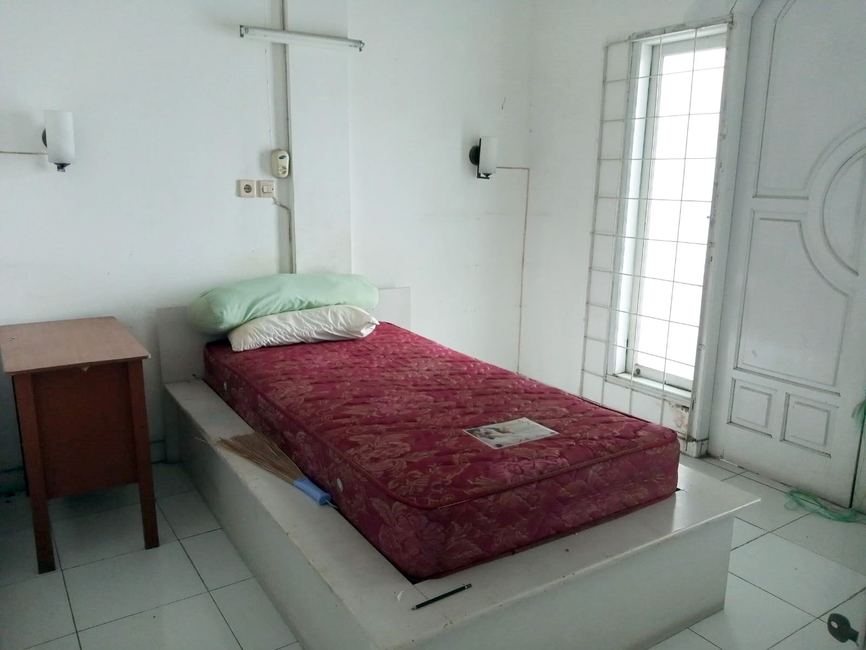 Ruko di Jemur Andayani Surabaya Selatan, 3.5 Lantai, Cocok untuk usaha apapun, SIAP PAKAI - PG -