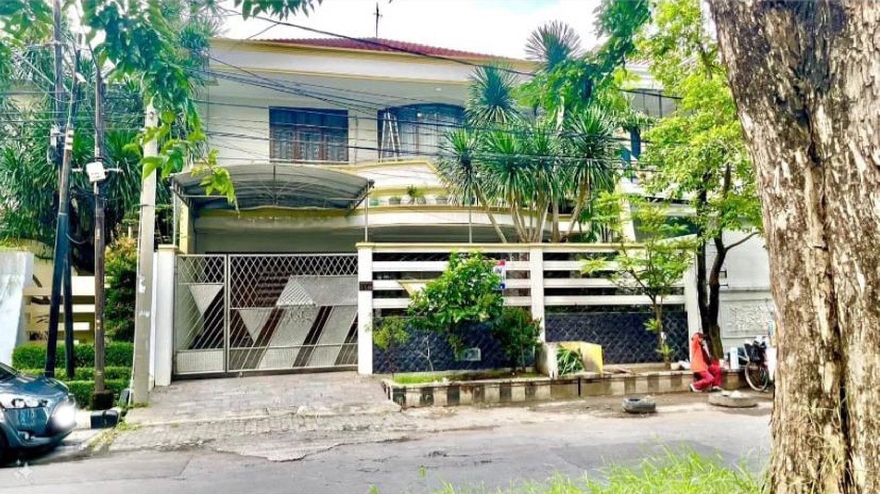 Rumah di Dharmahusada Indah Surabaya Timur, 2 Lantai, Siap Huni