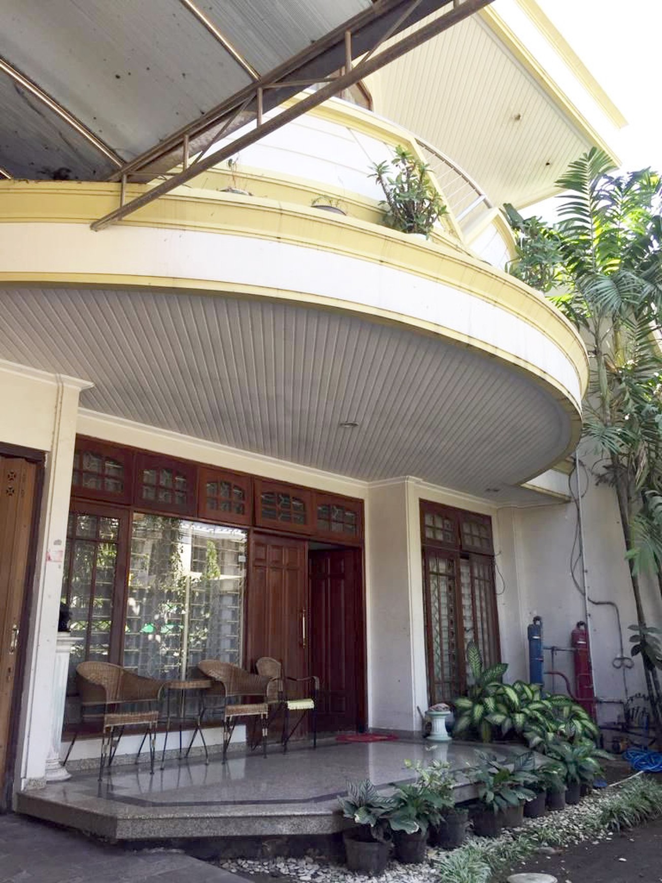 Rumah di Dharmahusada Indah Surabaya Timur, 2 Lantai, Siap Huni