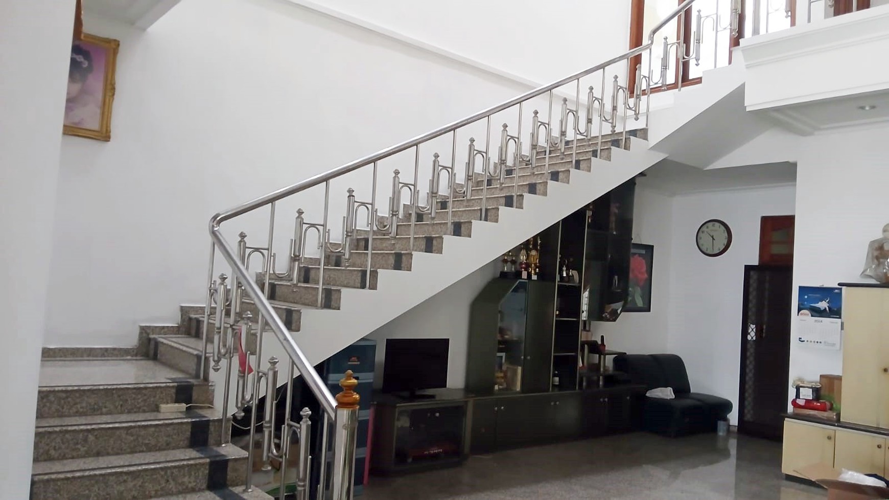 Rumah di Dharmahusada Indah Surabaya Timur, 2 Lantai, Siap Huni