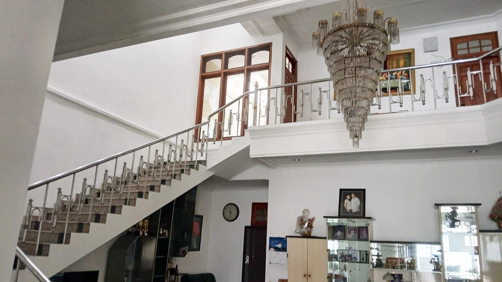 Rumah di Dharmahusada Indah Surabaya Timur, 2 Lantai, Siap Huni