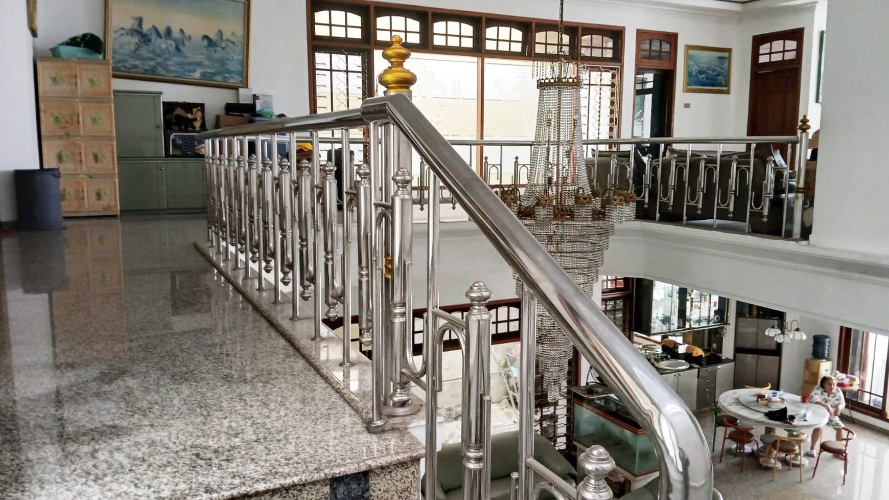 Rumah di Dharmahusada Indah Surabaya Timur, 2 Lantai, Siap Huni