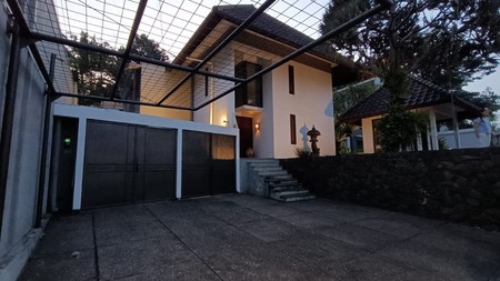 Dijual Rumah Bergaya Vintage Furnished di Sukamulya Bandung
