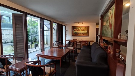 Dijual Rumah Bergaya Vintage Furnished di Sukamulya Bandung