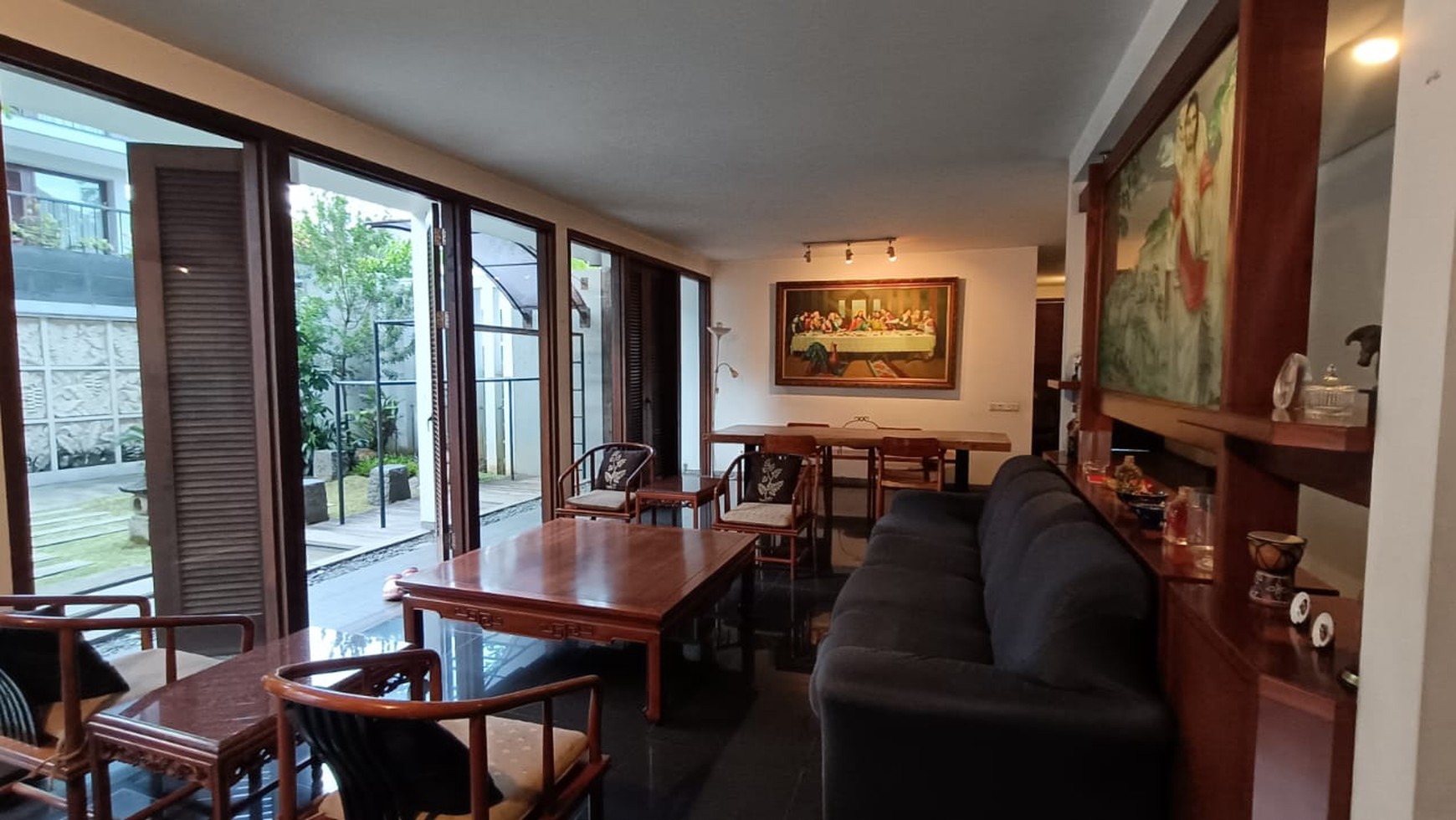 Dijual Rumah Bergaya Vintage Furnished di Sukamulya Bandung