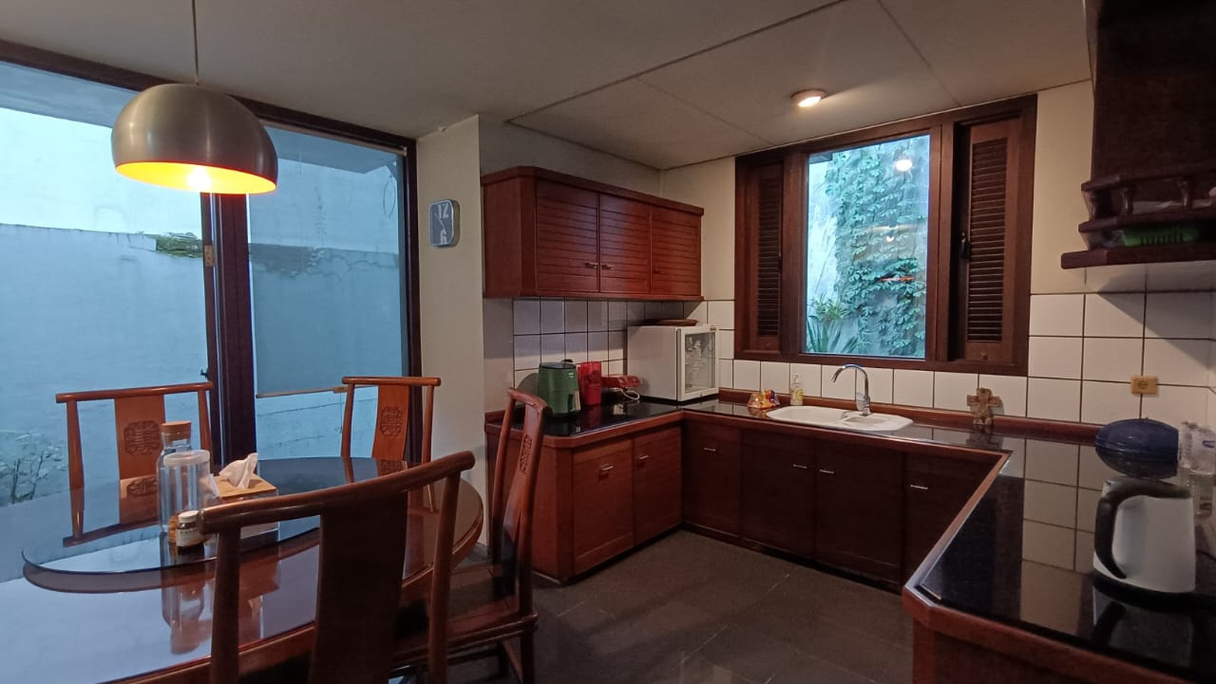 Dijual Rumah Bergaya Vintage Furnished di Sukamulya Bandung