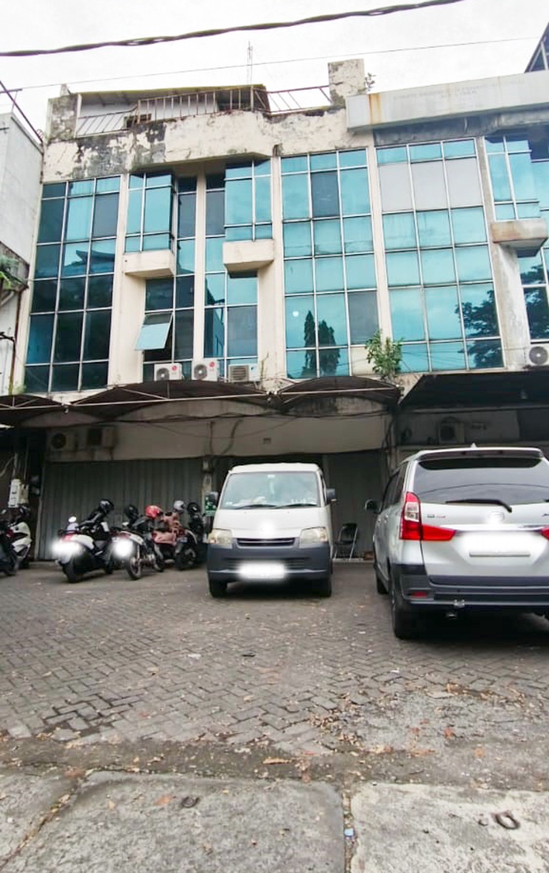 Ruko di Jemursari Surabaya Selatan, 2 Jejer Gandeng, 3.5 Lantai & 4 Lantai, Siap Pakai
