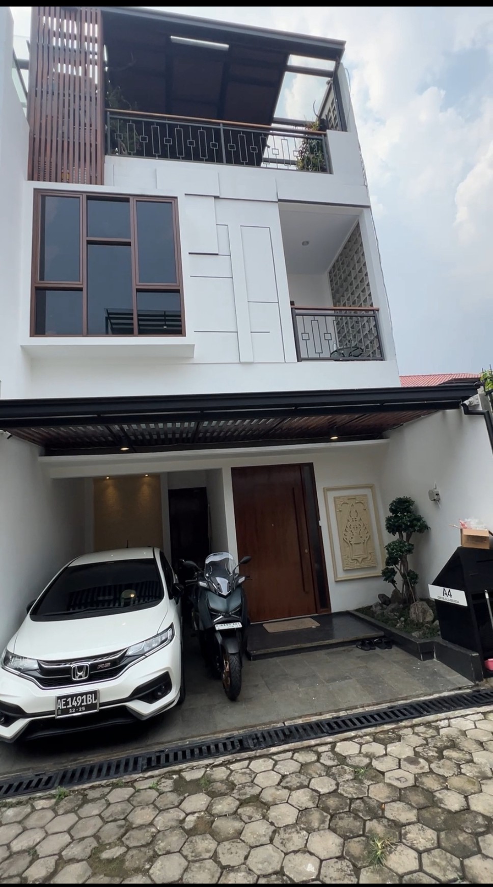 Minimalis, 3 Lantai, Siap Huni, Bebas Banjir, Bisa KPR, Nego