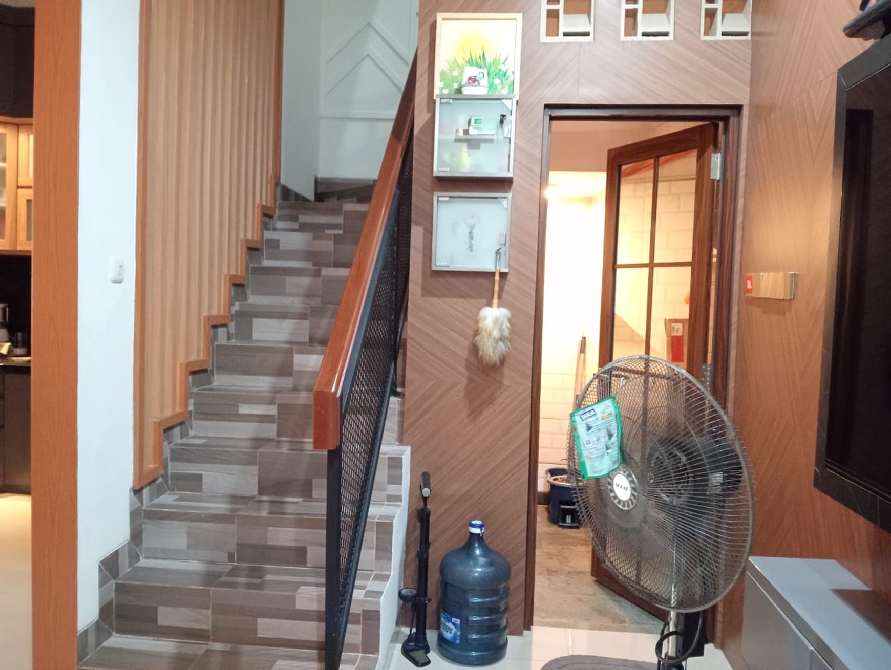 Minimalis, 3 Lantai, Siap Huni, Bebas Banjir, Bisa KPR, Nego