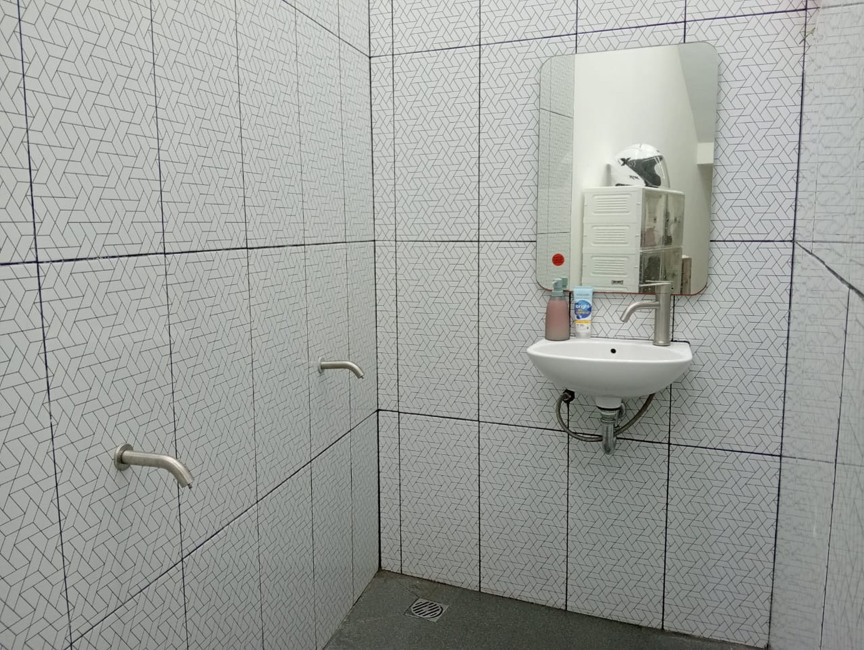 Minimalis, 3 Lantai, Siap Huni, Bebas Banjir, Bisa KPR, Nego