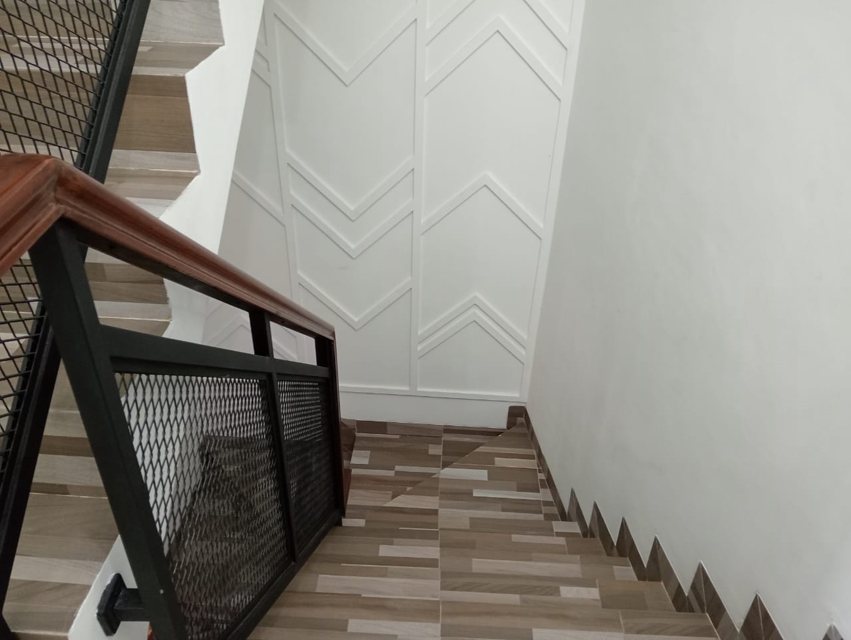 Minimalis, 3 Lantai, Siap Huni, Bebas Banjir, Bisa KPR, Nego