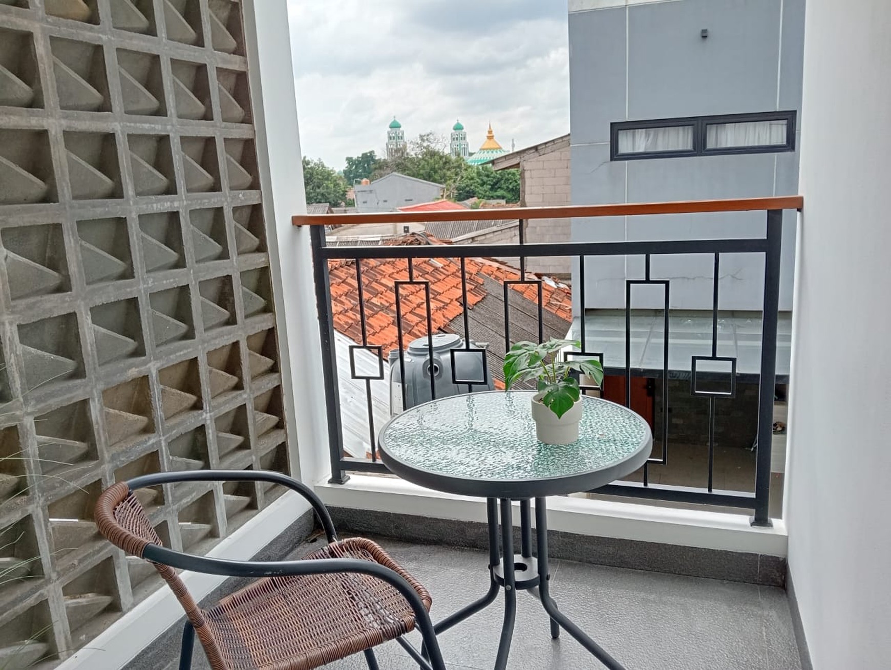 Minimalis, 3 Lantai, Siap Huni, Bebas Banjir, Bisa KPR, Nego