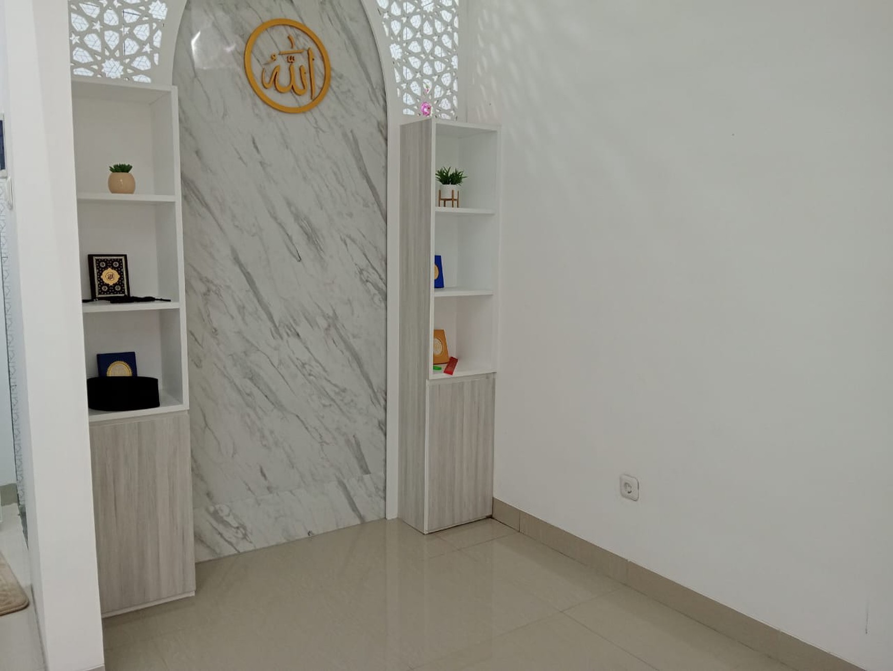 Minimalis, 3 Lantai, Siap Huni, Bebas Banjir, Bisa KPR, Nego