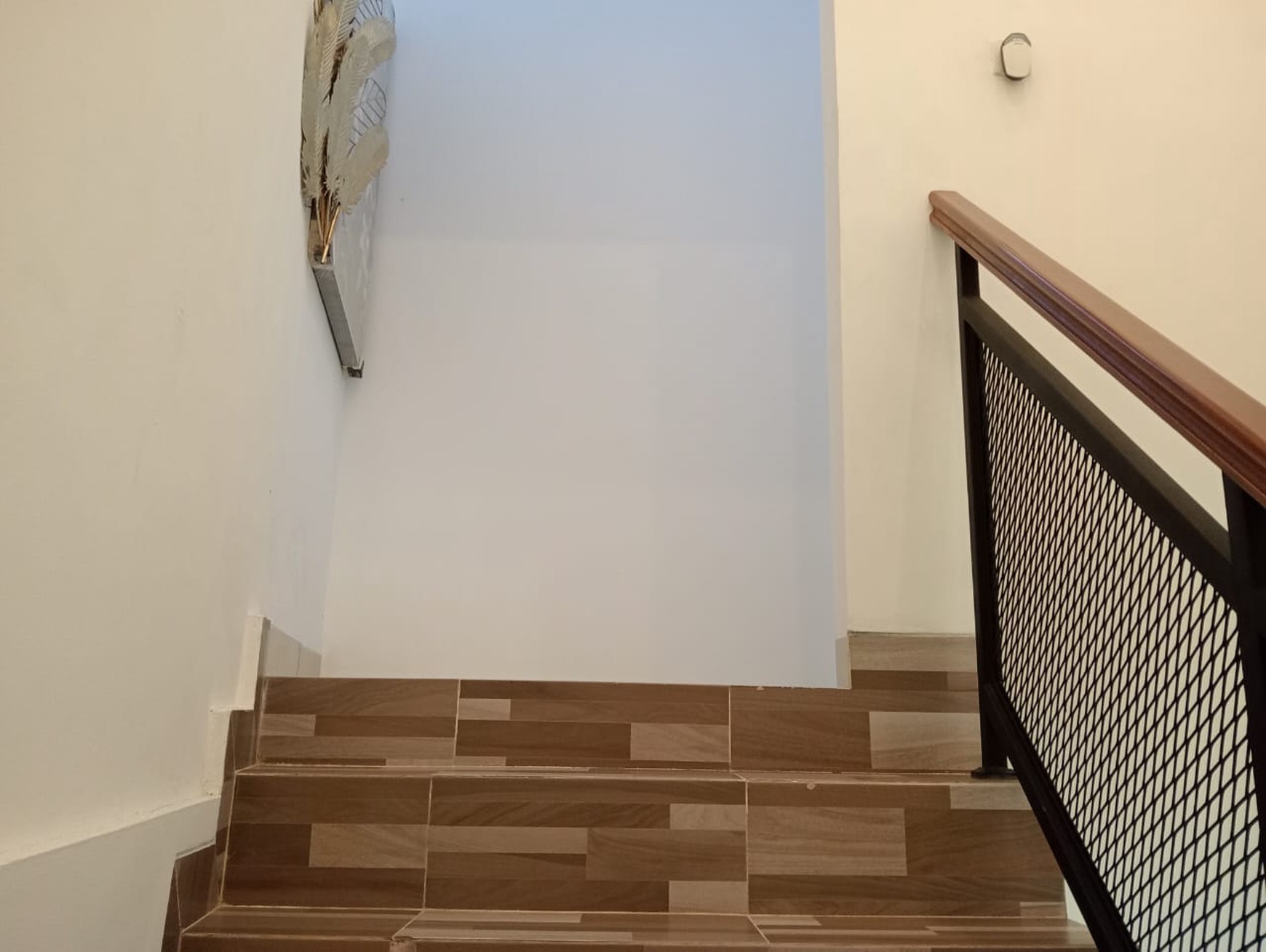 Minimalis, 3 Lantai, Siap Huni, Bebas Banjir, Bisa KPR, Nego