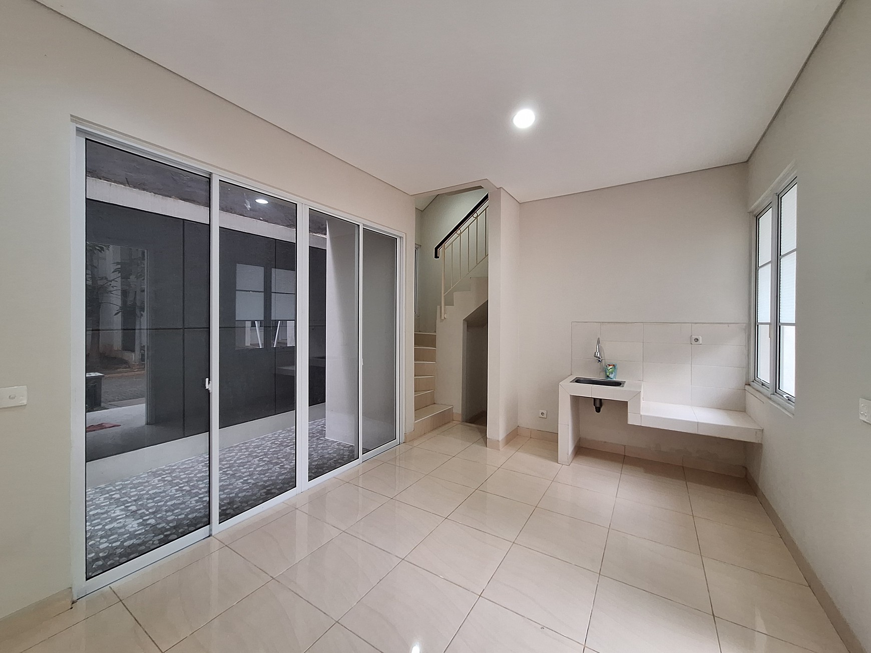 Disewa Rumah Minimalis 2 Lantai Vanya Park Azura BSD, Bebas Banjir