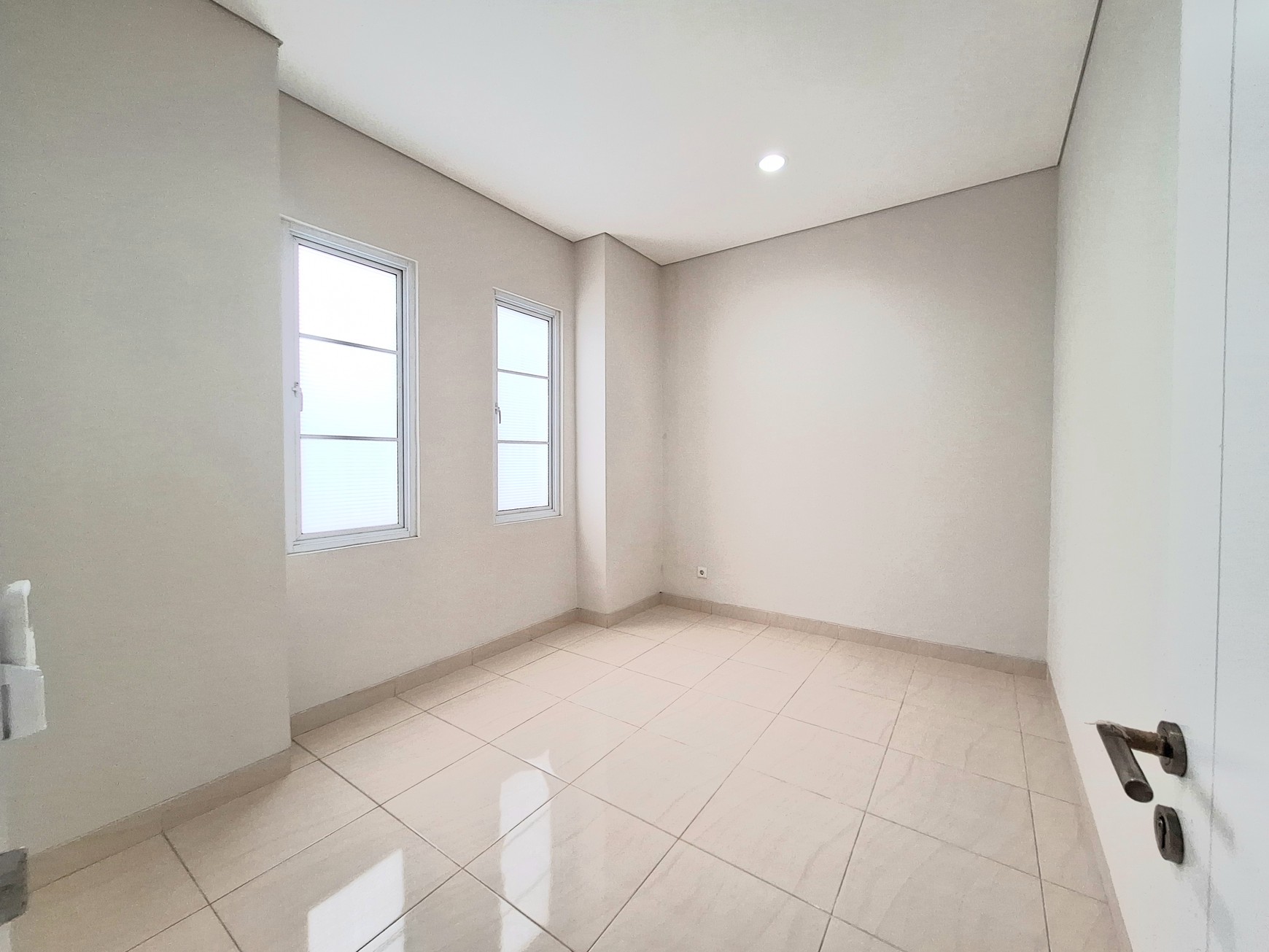 Disewa Rumah Minimalis 2 Lantai Vanya Park Azura BSD, Bebas Banjir