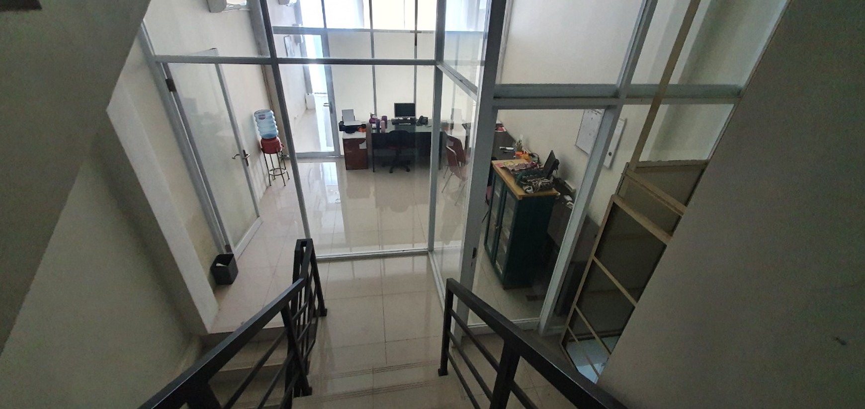 RUKO 4 LANTAI TENGAH KOTA include BILLBOARD, CCTV, AC, WIFI, PABX