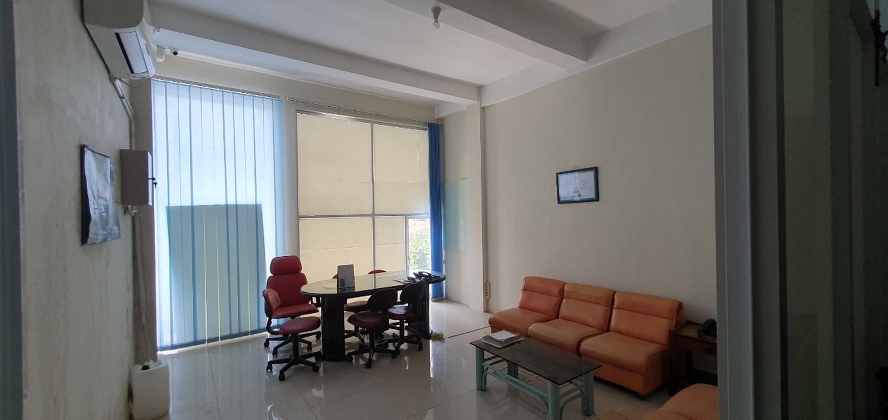 RUKO 4 LANTAI TENGAH KOTA include BILLBOARD, CCTV, AC, WIFI, PABX