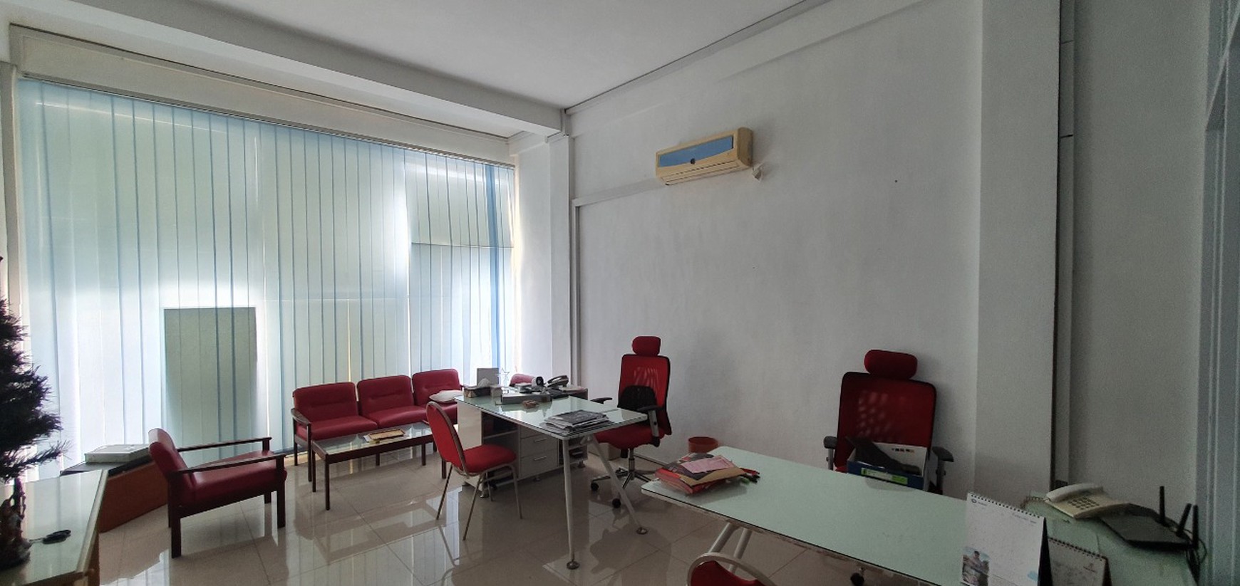 RUKO 4 LANTAI TENGAH KOTA include BILLBOARD, CCTV, AC, WIFI, PABX