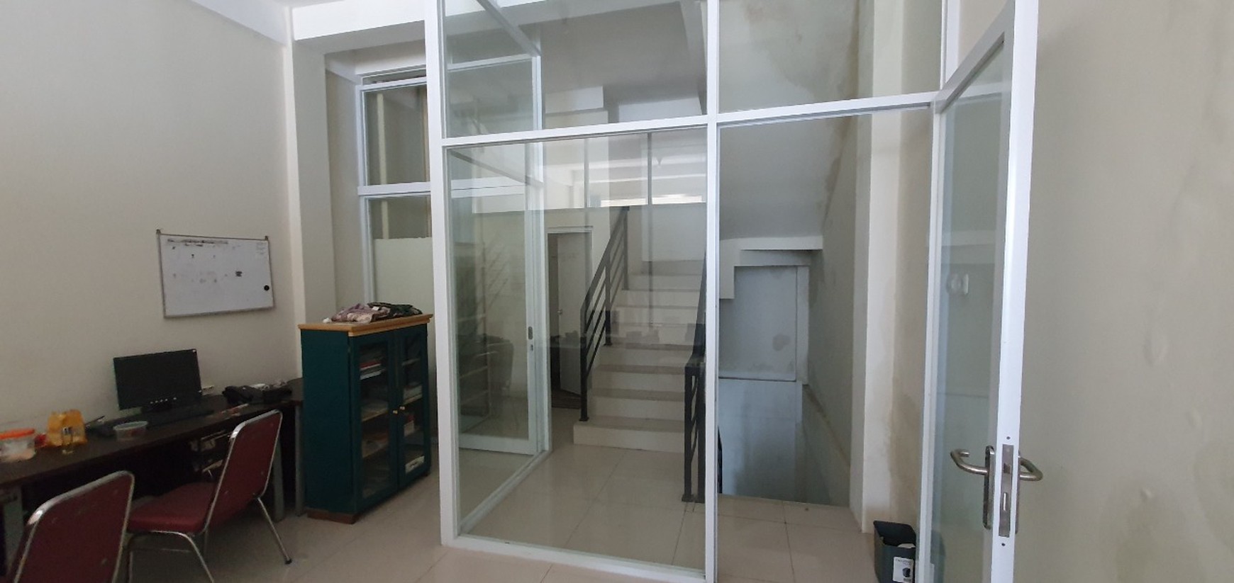 RUKO 4 LANTAI TENGAH KOTA include BILLBOARD, CCTV, AC, WIFI, PABX