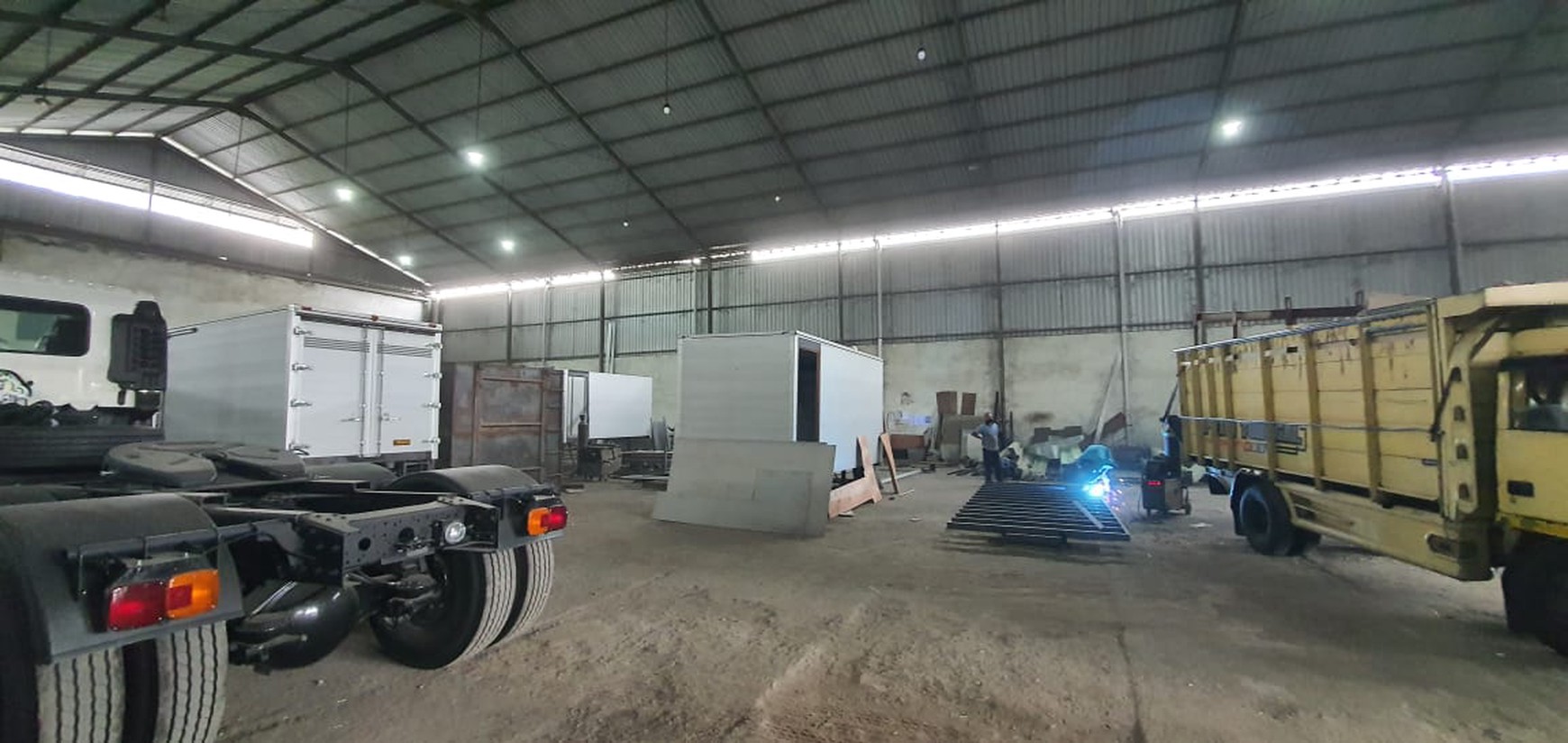 Dijual gudang / workshop siap pakai @ Ponokawan, bypass krian
