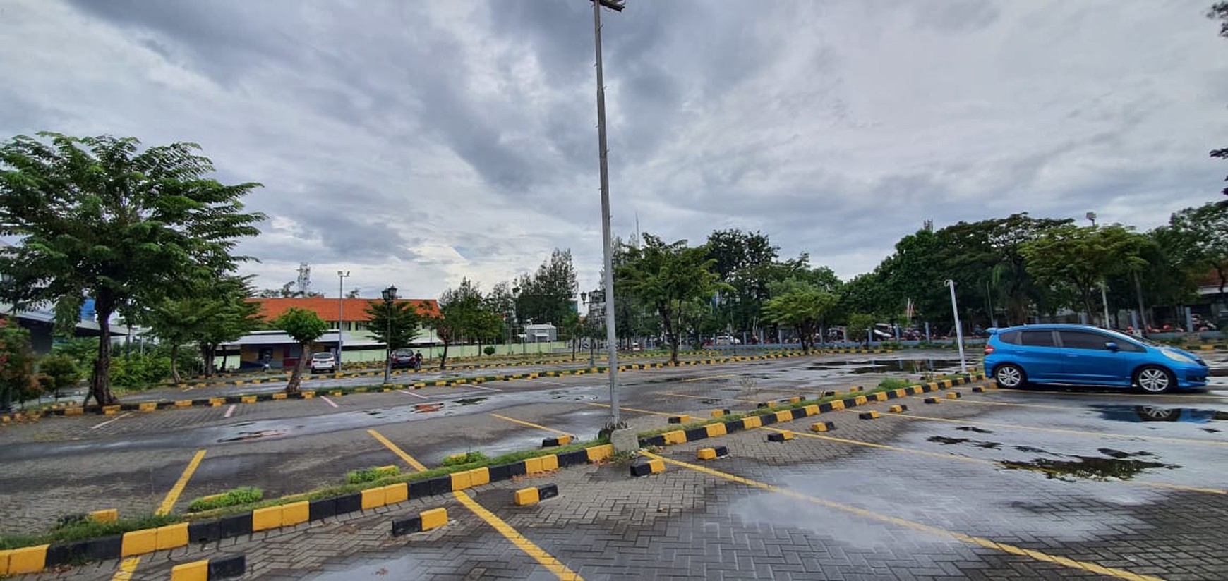 Disewakang gudang / gedung siap pakai Jl. Rajawali, surabaya utara