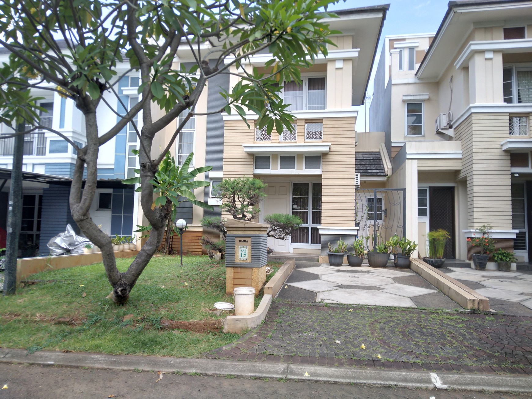 RUMAH CANTIK DI KOTA WISATA CIBUBUR 2 LANTAI