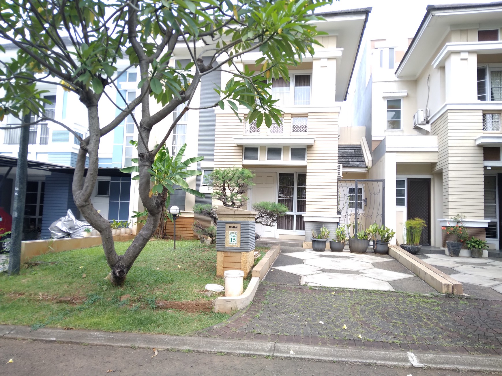 RUMAH CANTIK DI KOTA WISATA CIBUBUR 2 LANTAI