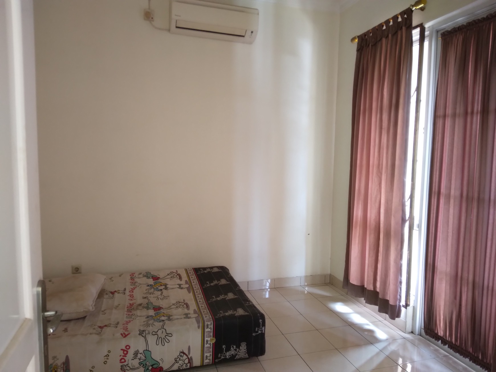 RUMAH CANTIK DI KOTA WISATA CIBUBUR 2 LANTAI