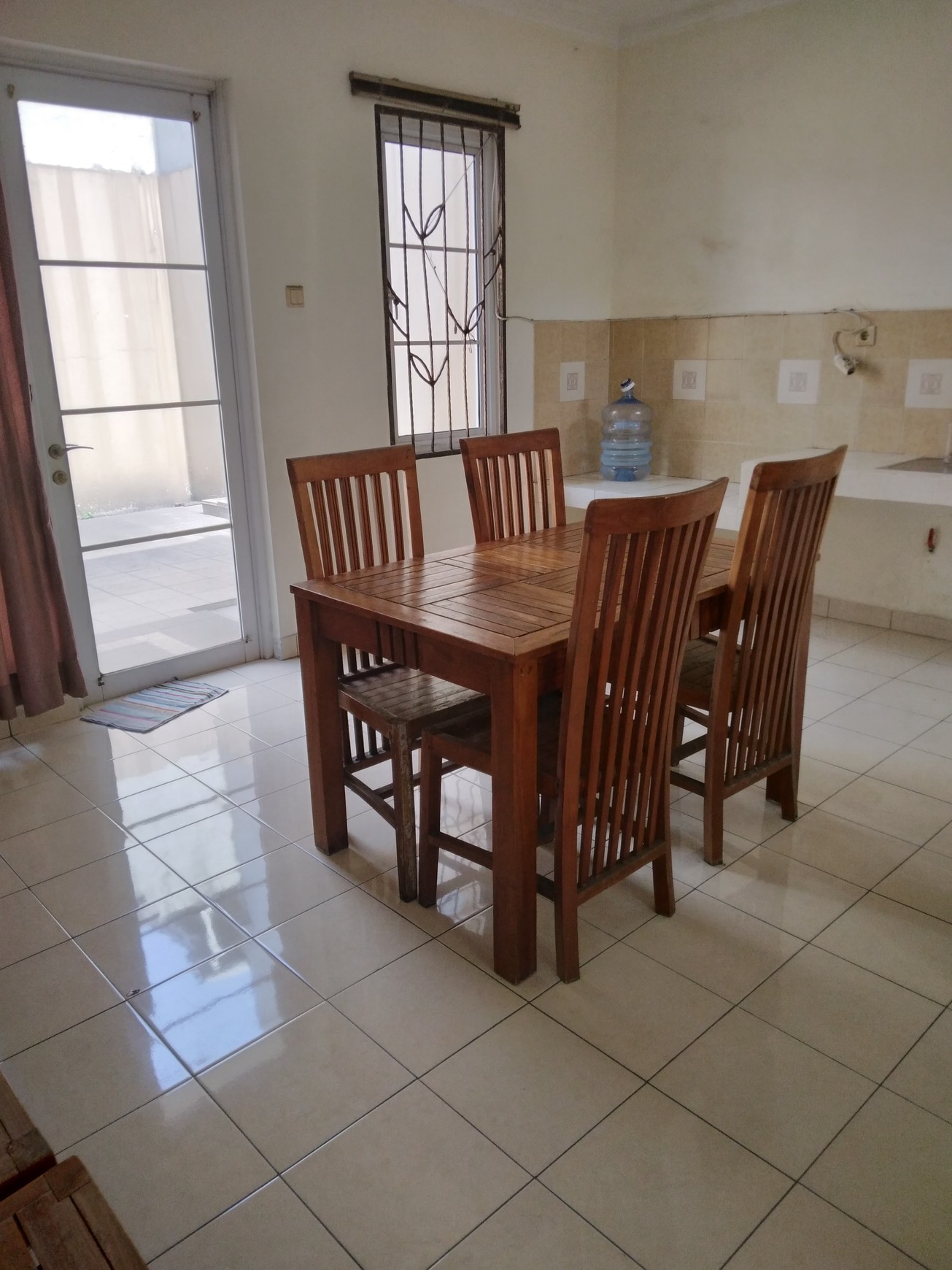 RUMAH CANTIK DI KOTA WISATA CIBUBUR 2 LANTAI