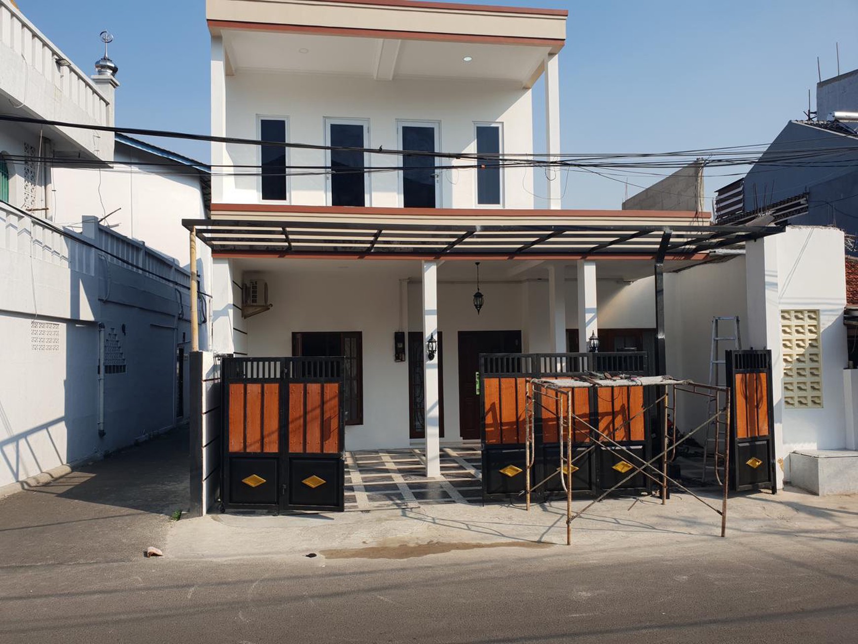 Rumah 2 Lantai Siap Huni dengan Hunian Nyaman dan Asri @Matraman, Jakarta Timur.