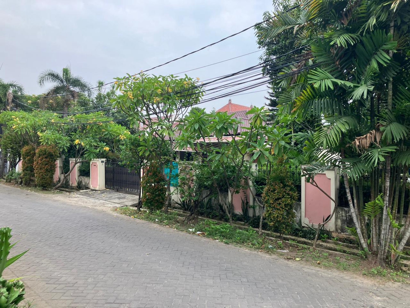 Dijual  Tanah hook + rumah tua layak Huni di komplek Pajak Juramangu