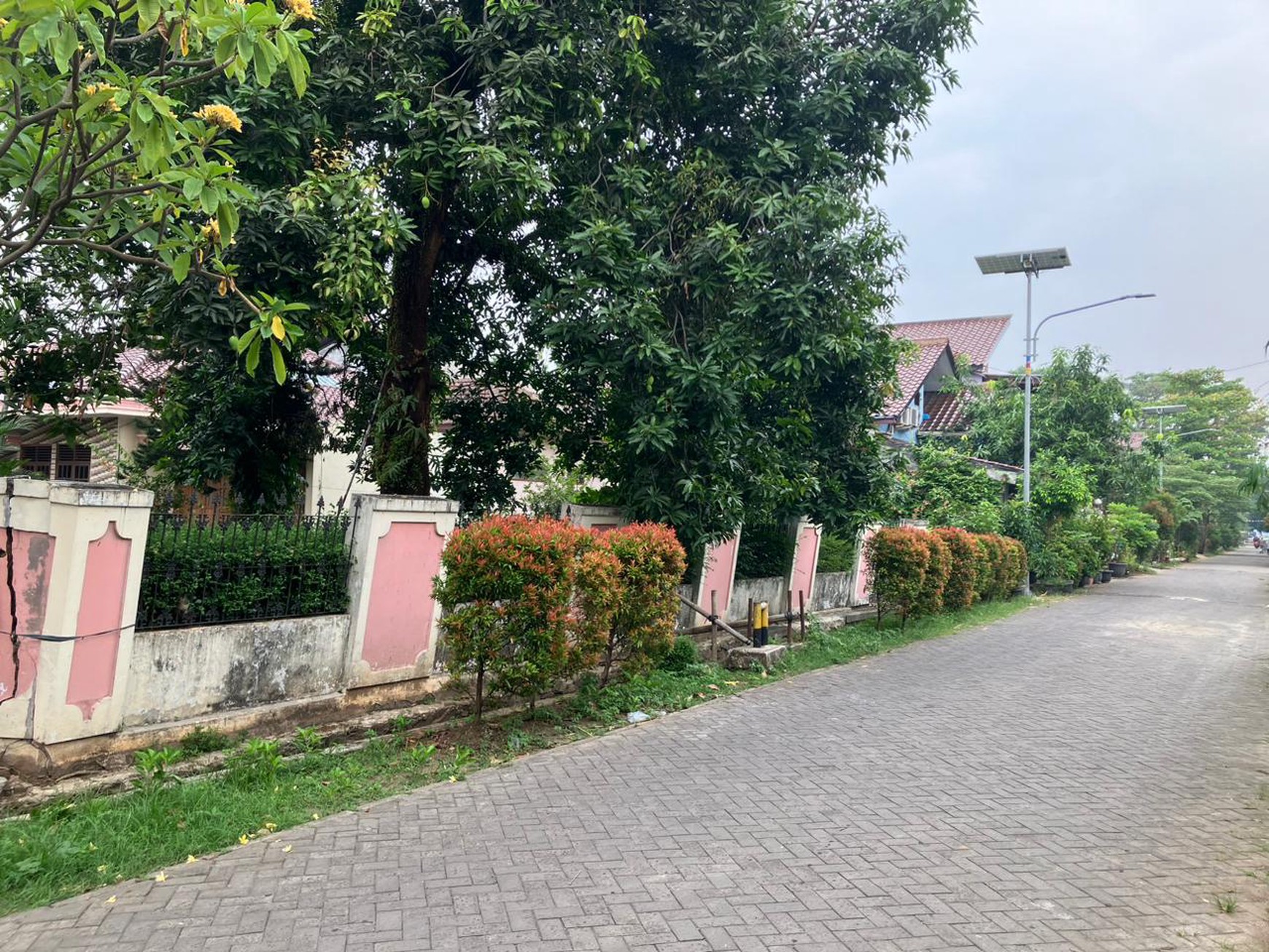Dijual  Tanah hook + rumah tua layak Huni di komplek Pajak Juramangu