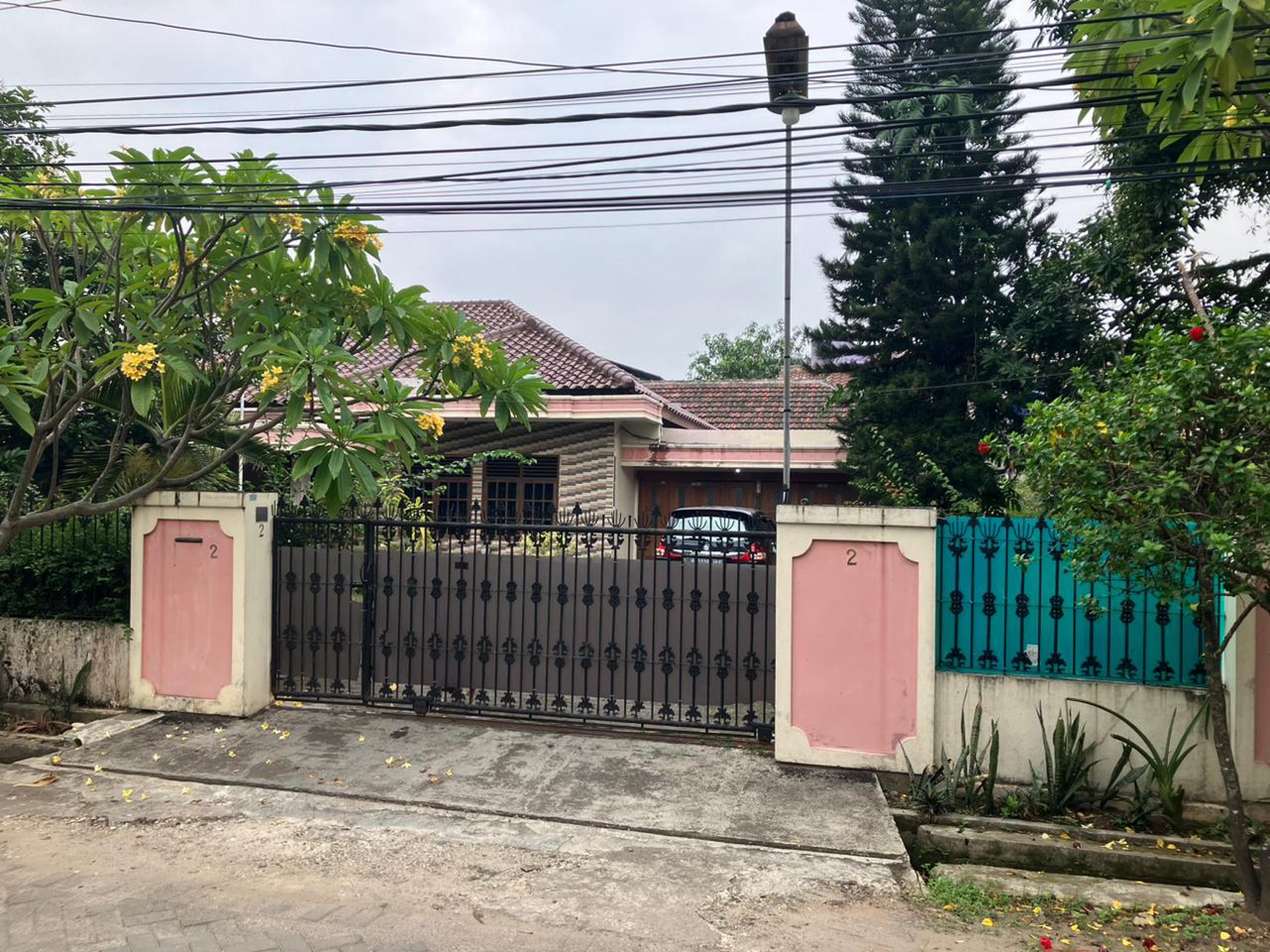 Dijual  Tanah hook + rumah tua layak Huni di komplek Pajak Juramangu