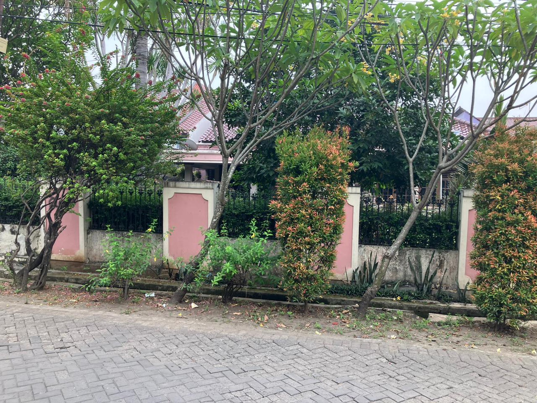 Dijual  Tanah hook + rumah tua layak Huni di komplek Pajak Juramangu