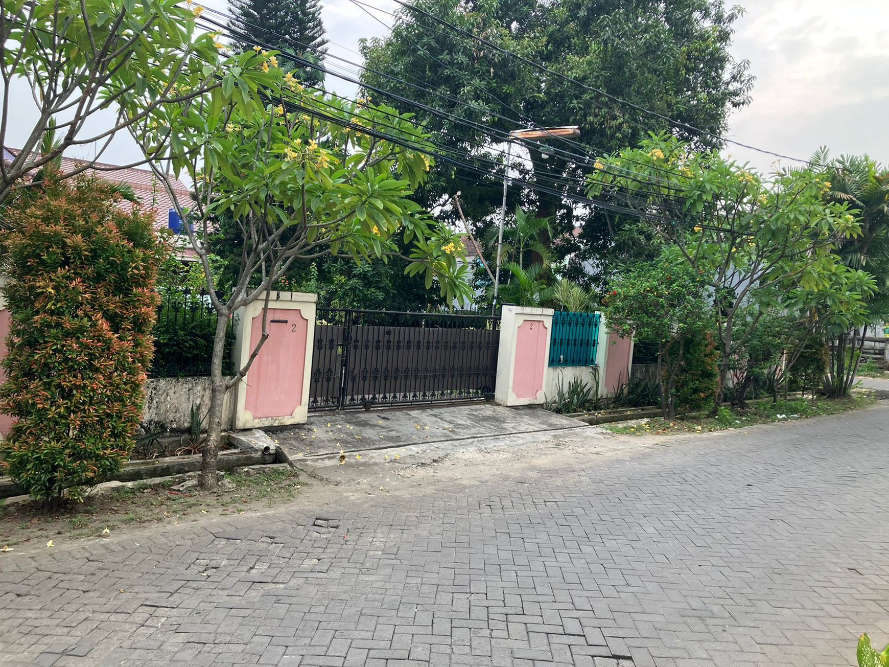 Dijual  Tanah hook + rumah tua layak Huni di komplek Pajak Juramangu