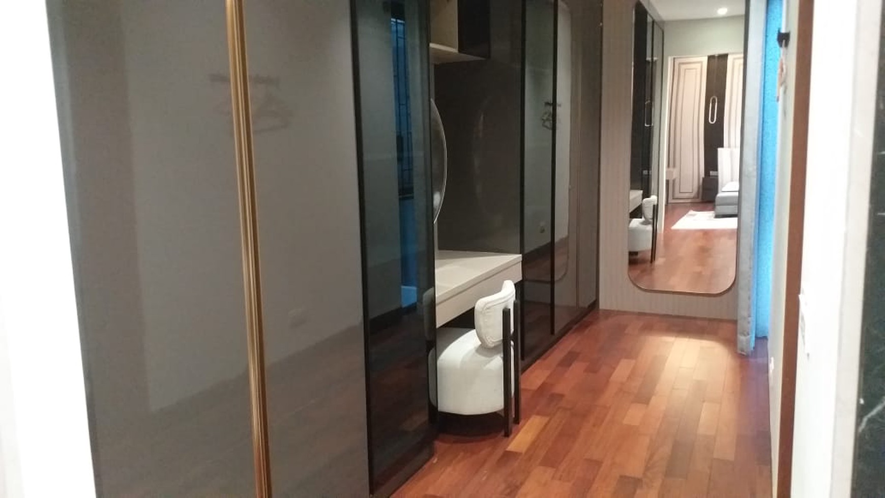DISEWA RUMAH TOWN HOUSE -CILANDAK FULL FURNISHED & KOLAM RENANG.