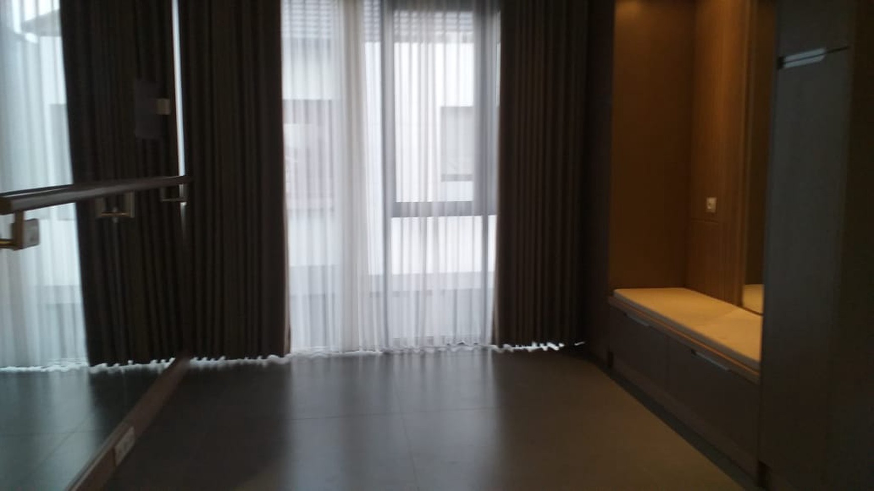 DISEWA RUMAH TOWN HOUSE -CILANDAK FULL FURNISHED & KOLAM RENANG.
