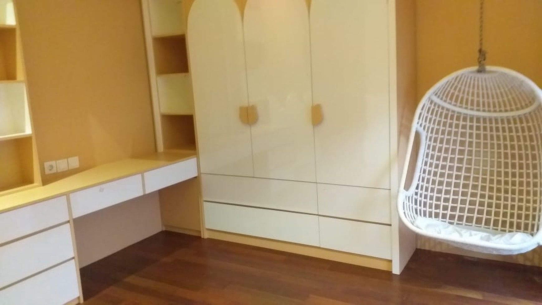 DISEWA RUMAH TOWN HOUSE -CILANDAK FULL FURNISHED & KOLAM RENANG.