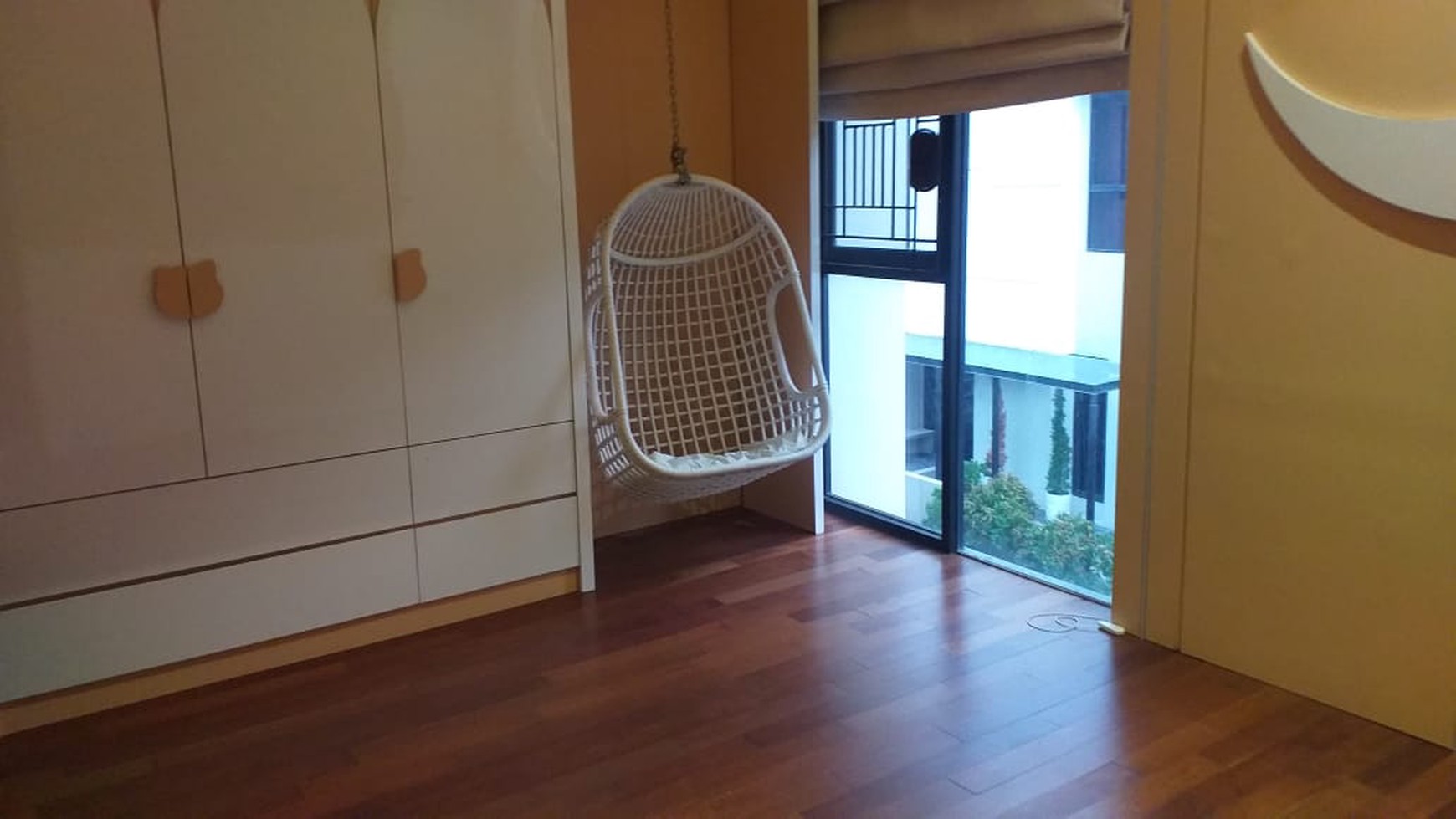 DISEWA RUMAH TOWN HOUSE -CILANDAK FULL FURNISHED & KOLAM RENANG.