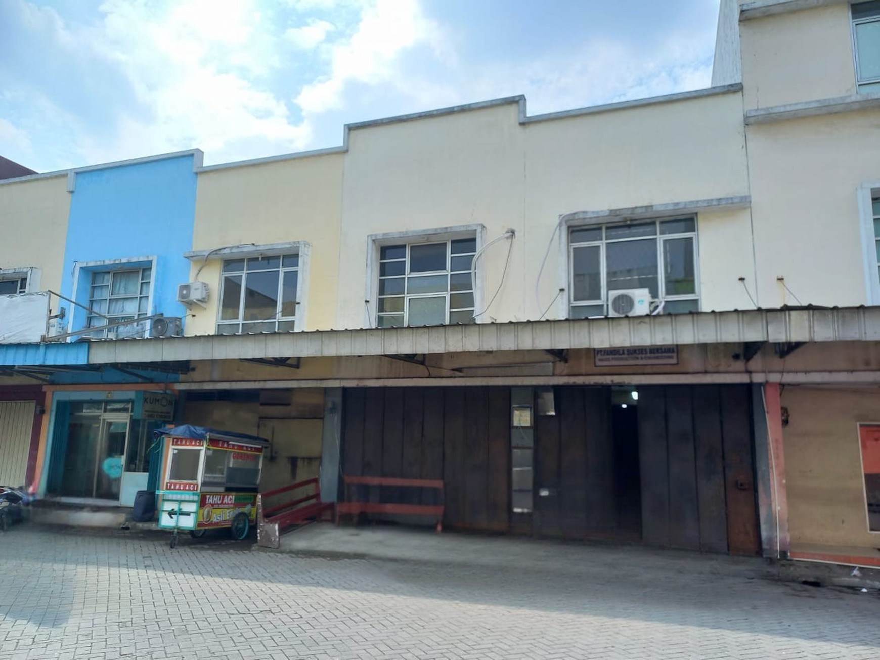 Ruko Komersil Murah Sentra Niaga Square di Pusat Bisnis Jababeka - 3 Unit Sekaligus!